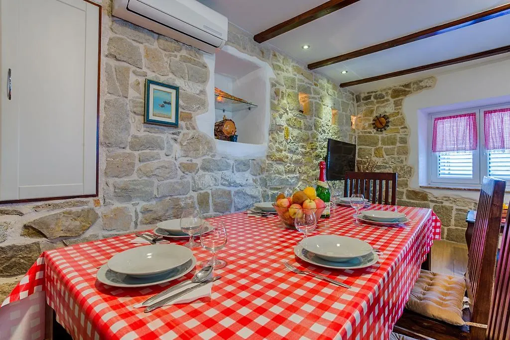 Tomo Apartment Stobrec Croatia