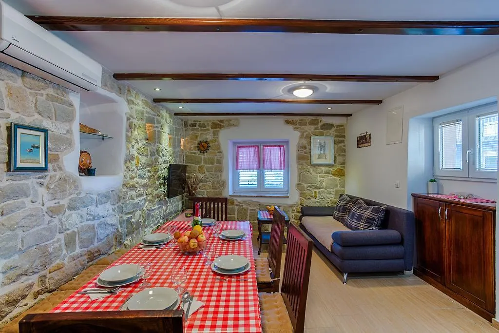 Tomo Apartment Stobrec  Split