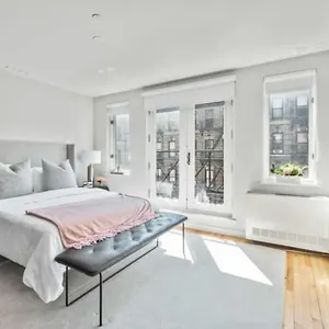Luxe Studio With Charming Juliet Balcony Apartment New York